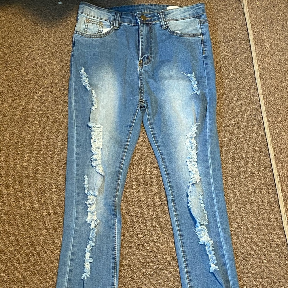 Ripped skinny jeans